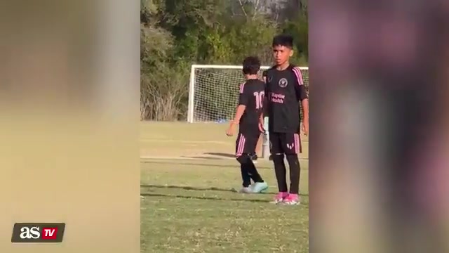 360体育app-太像了！梅西小儿子西罗提前观察+过人+连续扣球+破门一气呵成